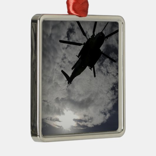 Ornement Carré Argenté Vue en angle faible d'un CH-53E (Droite)
