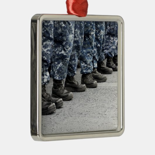 Ornement Carré Argenté Vue en faible section des marins (Droite)