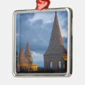 Ornement Carré Argenté Vue nocturne sur le bastion des pêcheurs, Castle H (Gauche)