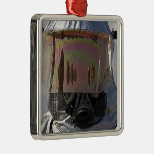 Ornement Carré Argenté Vue rapprochée d'un pompier (Droite)