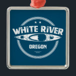 Ornement Carré Argenté White River Oregon Kayak<br><div class="desc">Originaire des pentes orientales du mont Hood de l’Oregon, sur le glacier de la rivière White, la rivière Pittoresque et la rivière White s’écoulent à environ 70 kilomètres à travers deux zones sauvages avant de converger avec la rivière Deschutes Wild et la rivière Pittoresque, à cinq milles au nord de...</div>