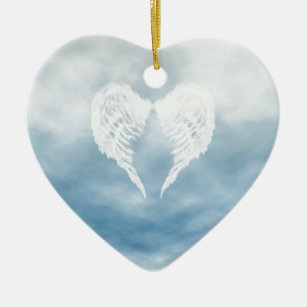 Ornement Cœur En Céramique Ailes d'ange en ciel bleu nuageux