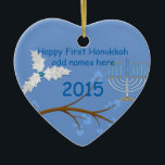 Ornement Cœur En Céramique Le premier Hanoukka heureux ornementent ensemble<br><div class="desc">Les plumes et le Menorah font à cet ornement un cadeau très spécial pendant des vacances où vous prisez</div>