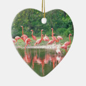 Ornement Cœur En Céramique Rangée de Flamant rose au lac au printemps, Oiseau (Droite)