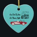 Ornement Cœur En Céramique Rétro et vintage convertible rouge de Bunco<br><div class="desc">Rétros couleurs d'amusement et conception de Bunco de style d'Artinspired. Featured est de rétros femmes conduisant à partir de sa maison dans un convertible rouge. Le texte me lit "suis hors d'ici - c'est nuit de Bunco !" Elle conduit à partir de sa maison complètement de blanchisserie, faisant cuire le...</div>