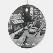 Ornement de Chagrin Falls noire et blanche, Ohio (Gauche)