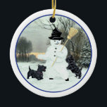 Ornement de chien écossais<br><div class="desc">Le design de Christmas Scottish Terrier créé à partir de mon oeuvre originale et disponible sur les vêtements, nouveautés et cadeaux pour vous-même, ou pour cette personne spéciale Scottish Terrier que vous connaissez! Vous voulez un autre produit ? Il vous suffit d'aller à la page produit et CLIQUER sur Transférer...</div>