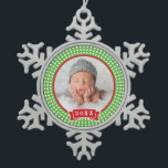 Ornement de garde de photos de nouveau-nés personn<br><div class="desc">Beau ornement de Noël conçu sur mesure. Personnalisez-le avec votre photo bébé et l'année,  ou tout autre message personnalisé que vous voulez ajouter. Cliquez sur Customiser pour modifier les polices ou ajouter d'autres photos pour créer votre propre modèle de décoration de vacances. Un cadeau spécial et unique !</div>