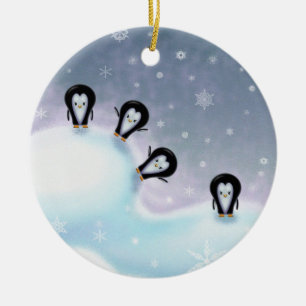 Ornement de Noël de manchots s'amusant