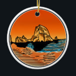 Ornement de plage de Haystack Rock Cannon<br><div class="desc">L'emblématique Haystack Rock de Cannon Beach brille au coucher du soleil dans ce design d'art linéaire.</div>