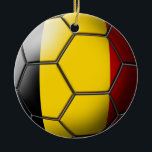 Ornement de soccer en Belgique<br><div class="desc">Drapeau de Belgique gravé sur un ballon de football sur un ornement en céramique recto verso.</div>
