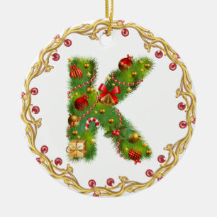 ornement décoré d'un monogramme initial de Noël