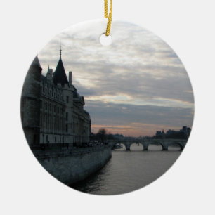 Ornement élégant avec beau coucher de soleil à Par