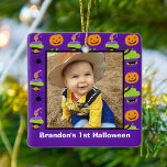 Ornement En Céramique 1ère photo d'Halloween du bébé mignon violet perso<br><div class="desc">Le premier ornement d'Halloween de cet adorable bébé est parfait pour les nouveaux parents qui aiment Octobre. Ce joli petit ornement d'Halloween violet 1er présente un Jack O'Lantern souriant,  une araignée noire éffrayante et deux savoureux cupcakes avec des casquettes de sorcières sur le dessus pour un tour ou régaler.</div>