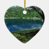 Ornement En Céramique À Côté De L'Ornement Des Eaux Profondes (Devant)