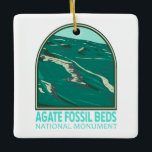 Ornement En Céramique Agate Fossil Lits Monument National Vintage<br><div class="desc">Agate Fossil Beds dessin vectoriel. Les principales caractéristiques du monument sont une vallée de la rivière Niobrara et les fossiles trouvés sur Carnegie Hill et University Hill.</div>