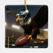 Ornement En Céramique Aigle de Bald avec un football et un casque (Devant)