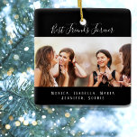 Ornement En Céramique Amis pour toujours les noms de photos noirs<br><div class="desc">Un cadeau pour votre(vos) meilleur(s) ami(s) pour les anniversaires,  Noël ou un événement spécial. Texte blanc : Best Friends Forever,  écrit avec un script de style à la main tendance. Personnalisez et utilisez vos propres photos et noms. Un arrière - plan noir chic.</div>