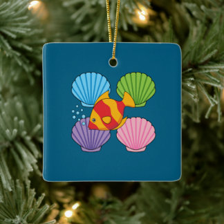 Ornement En Céramique An Orange Tropical Fish and Pastel Colorful Shells