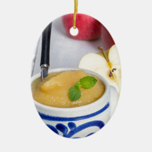 Ornement En Céramique Applesauce à la cannelle dans un bol en grès
