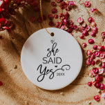 Ornement En Céramique Arbre De Noël Elle A Dit Oui Engagé<br><div class="desc">Cet arbre de Noël "elle a dit oui" ornement de vacances est la décoration romantique parfait arbre de Noël. Le design comporte une bague en diamant,  et les mots "elle a dit oui" avec l'année et un petit coeur tous arrangés pour ressembler à un arbre de noël.</div>