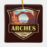 Ornement En Céramique Arches National Park Illustration Rétro<br><div class="desc">Arche la conception d'oeuvres vectorielles. Le parc se trouve au nord de Moab dans l'État de l'Utah. Bordé par le fleuve Colorado,  dans le sud-est,  il est connu comme le site de plus de 2 000 arcs naturels en grès.</div>