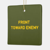 ORNEMENT EN CÉRAMIQUE AVANT VERS L'ENNEMI (Gauche)