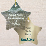 Ornement En Céramique Beach Lover personnalisable avec votre photo<br><div class="desc">Pour votre "Beach Lover", qui ne rêve pas d'un Noël blanc enneigé, mais rêvent de vagues blanches cappées se brisant sur une plage de sable. "Oubliez la neige, je rêve du sable" customisez avec la photo du Beach Lover à l'envers, cet ornement de gardien sera "bientôt" chéri. Cette image est...</div>