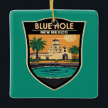 Ornement En Céramique Blue Hole New Mexico Travel Art Badge<br><div class="desc">Le Trou Bleu dans un style vectoriel. Le Blue Hole of Père Noël Rosa,  ou simplement le Blue Hole,  est une piscine circulaire en forme de cloche ou un petit lac situé le long de la route 66 à l'est de Père Noël Rosa.</div>