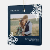 Ornement En Céramique Blue Snowflake 1er Noël en tant que Mr & Mrs Photo (Gauche)