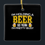 Ornement En Céramique Boire De Bière Je Tiens Une Bière Anniversaire<br><div class="desc">Boire De Bière Je Tiens Une Bière Anniversaire</div>