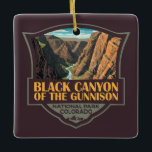 Ornement En Céramique Canyon Noir Du Parc National Gunnison Art<br><div class="desc">Canyon Noir De La Gunnison dessin vectoriel. Le parc entoure une partie d'une gorge profonde aux parois abruptes taillée dans la roche précambrienne au bord de la rivière Gunnison. La faune comprend des cerfs mulets,  des wapitis et des aigles dorés.</div>