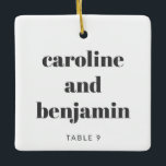 Ornement En Céramique Carte sur mesure unique Mariage de Noël d'hiver<br><div class="desc">Faites de votre mariage d'hiver un événement spécial grâce à cet ornement en céramique personnalisée, doublant en tant que carte de séjour personnalisée pour vos invités. Avec son nom en typographie élégante, il sert de carte d'escorte attentionnée et de souvenir qu'ils peuvent chérir. Parfait pour un mariage de Noël, ce...</div>