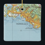 Ornement En Céramique Carte Vintage Honolulu<br><div class="desc">L'ornement de Noël Honolulu Hawaii fait avec une carte vintage de 1960.</div>
