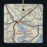 Ornement En Céramique Carte Vintage Jacksonville NC<br><div class="desc">L'ornement de Noël de Jacksonville North Carolina et Camp Lejune a été réalisé avec la carte routière vintage de 1955.</div>