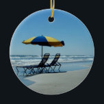 Ornement En Céramique Chaises de plage sur Daytona Beach<br><div class="desc">Une photographie de détente de plage qui montre 2 chaises de plage et un parapluie bleu et jaune se reposant sur le rivage de Daytona Beach, la Floride. Cette photographie de plage est disponible sur les cartes customisées, les timbres-poste, les tasses, les sacs fourre-tout, les boîtes-cadeau, les dessous de verre,...</div>