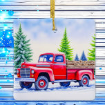 Ornement En Céramique Chariot rouge Hauling bois de chauffage Personnali<br><div class="desc">Camion rouge vintage avec pins couverts de neige dans l'arrière - plan un jour enneigé apportant le bois de feu à la maison pour un toasty feu de Noël ornement de Noël.</div>