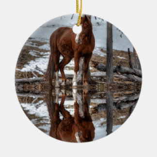 Ornement En Céramique Chestnut Ranch Horse et Réflexion de l'étang
