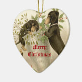 Ornement En Céramique Chiens jouant avec le mistletoe de Noël et la baie (Gauche)