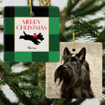 Ornement En Céramique Christmas Scotty Chien Photo Buffalo Plaid Green<br><div class="desc">Un design de Noël traditionnel, prêt à vous personnaliser avec votre propre texte et photo. Cet ornement festif en céramique présente un chèque en carton de Buffalo et une illustration vintage d'un Scottie Dog. Au verso du modèle, vous pouvez ajouter votre photo préférée. Parfait pour les photos d'animaux de compagnie,...</div>