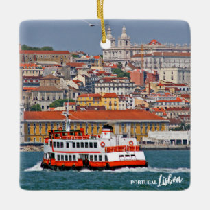 Ornement En Céramique Ciel de Lisbonne avec vieux ferry sur le fleuve Ta