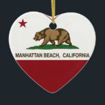 Ornement En Céramique coeur de Manhattan Beach de drapeau de la<br><div class="desc">Coeur de République de Manhattan Beach la Californie</div>