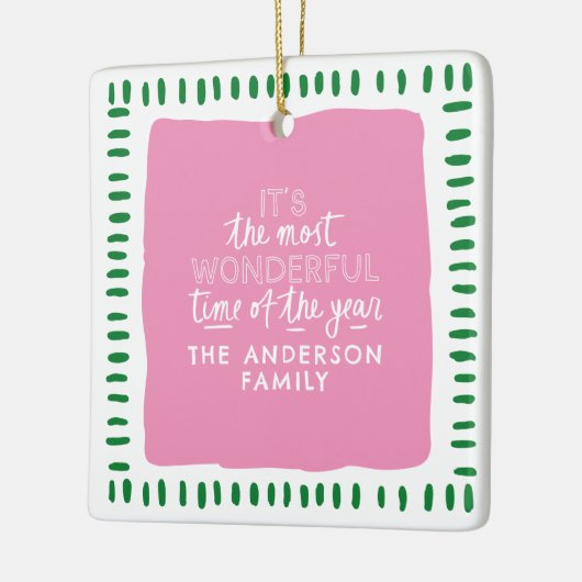 Ornement En Céramique Custom Family Name Modern Pink & Green Christmas (Gauche)