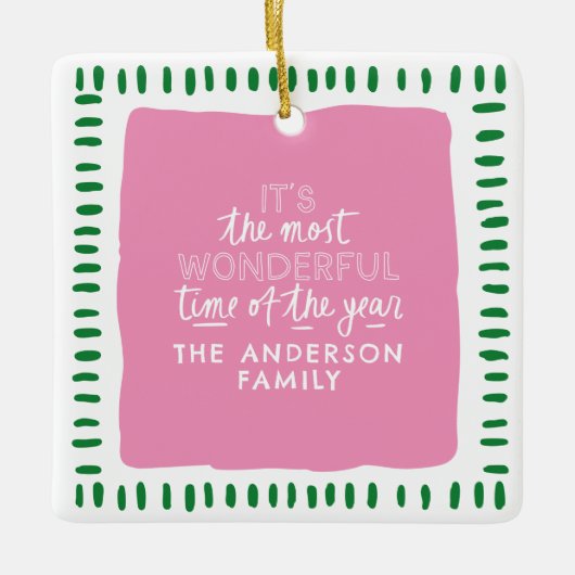 Ornement En Céramique Custom Family Name Modern Pink & Green Christmas (Devant)