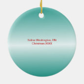 Ornement En Céramique Date et nom personnalisés par coutume d'infirmière (Dos)