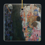 Ornement En Céramique Décès et vie par Gustav Klimt Art Nouveau Vintage<br><div class="desc">Death and Life (1908) de Gustav Klimt est une peinture d'art vintage de l'époque victorienne Symbolisme qui présente deux parties distinctes, Life and Death. Sur la gauche, la mort est représentée par une faucheuse sombre classique au crâne moussant, recouverte d'une robe sombre ornée d'une croix religieuse. Sur la droite se...</div>