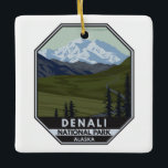 Ornement En Céramique Denali National Park Road à Denali<br><div class="desc">Design d'illustration vectorielle Denali. Le parc a un terrain de toundra,  de forêt d'épinettes et de glaciers,  le parc abrite la faune,  y compris le grizzli,  le loup,  l'orignal,  le caribou et le mouton de Dall.</div>