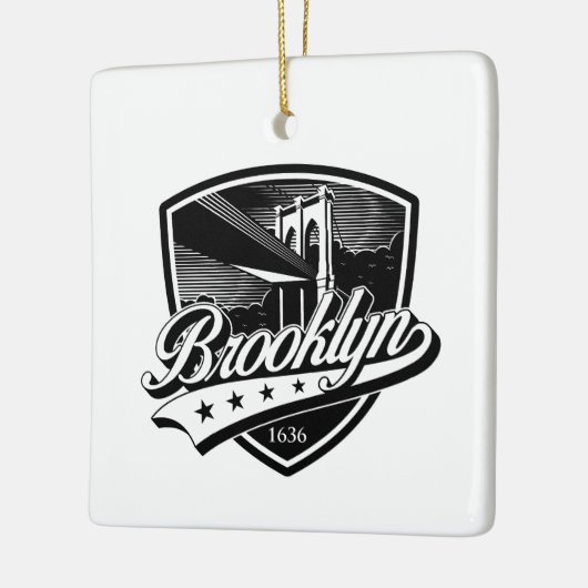 Ornement En Céramique Elegant Brooklyn Shield et Swoosh Design (Gauche)