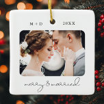 Ornement En Céramique Elegant Elegant Merry Maried Wedding Photo<br><div class="desc">Voici un script moderne Merry & Marriott Photo ornament featires two of your wedding on the front and back as well as your monograms and date of your celebration. This stylish keepsake will remind you of your big day for decades to come.</div>