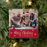 Ornement En Céramique Élégant flocon de neige Rouge et d'or Photo Noël<br><div class="desc">Script moderne élégant Flocon de neige Rouge et or Photo Joyeux Script de Noël Ornement en céramique de vacances. En vedette un) texte modèle photo "Joyeux Noël". Le texte de salutation "Joyeux Noël" est écrit dans un magnifique script de police texturé à la main et autour de flocons d'or sur...</div>